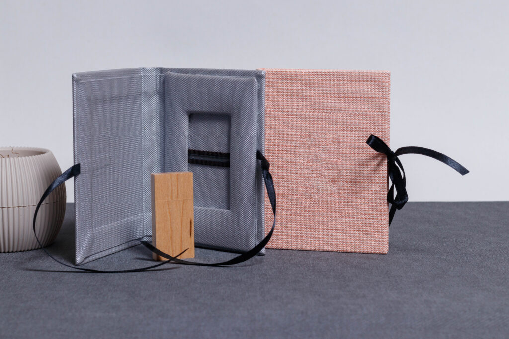Θήκη USB με δερματίνη Θήκη USB με δερματίνη - USB case with leatherette